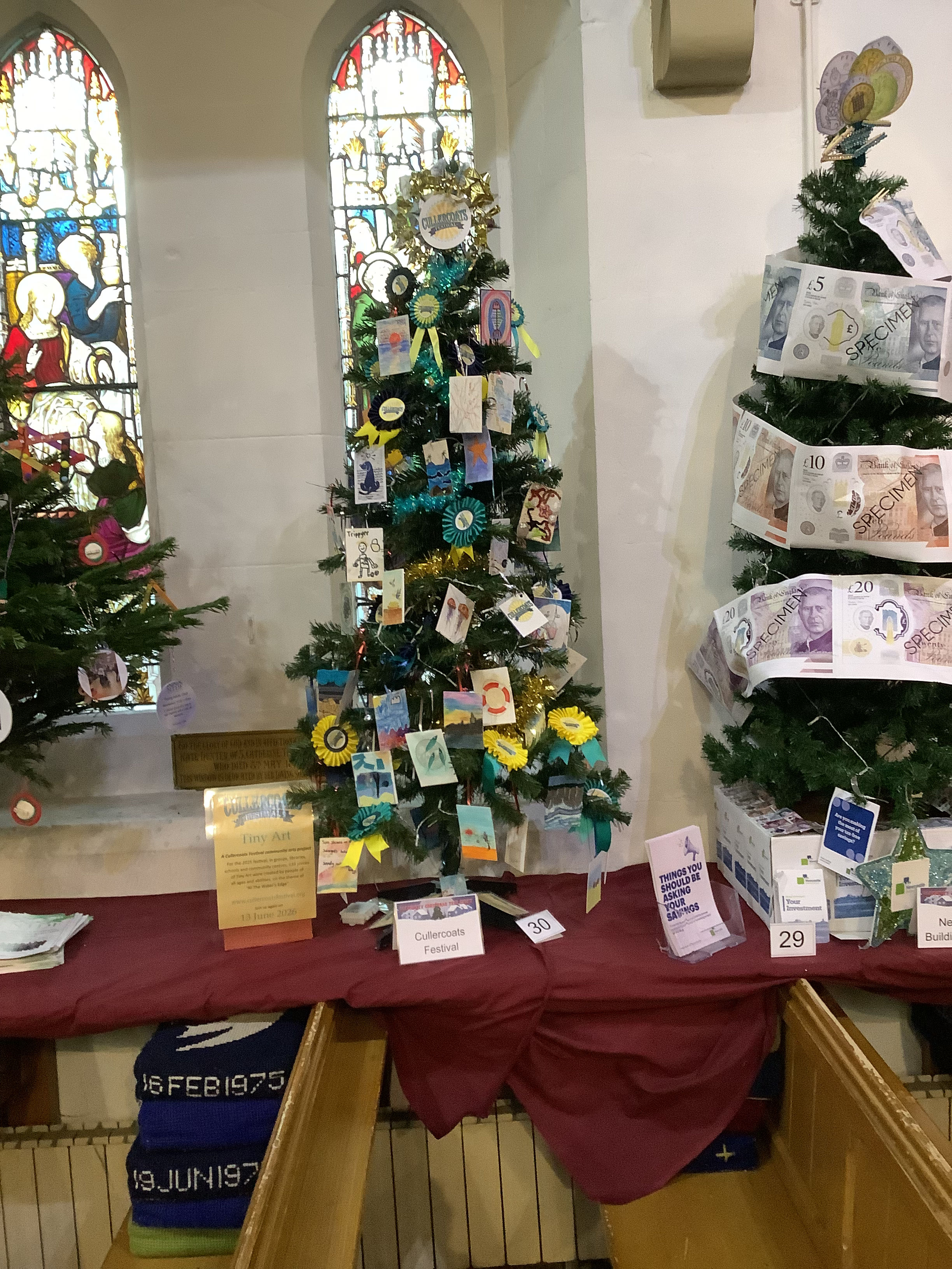 Christmas Tree 102.jpg (76000 bytes)